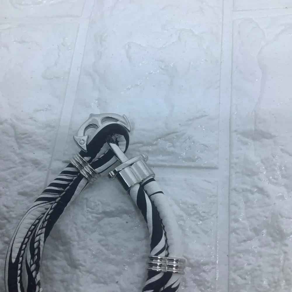 Sliver Classic Anchor Clasp Bracelet Men’s White and Black‎